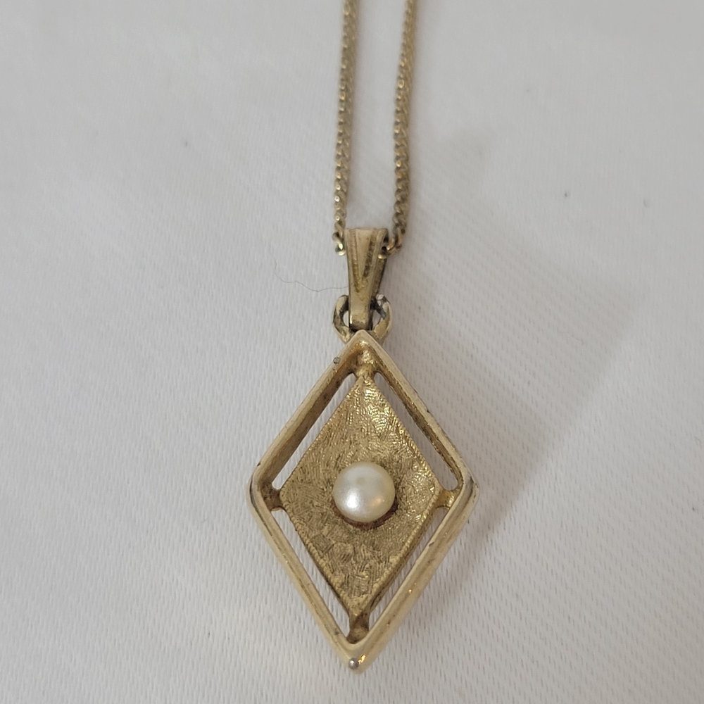 Sarah Coventry Gold Necklace with Pearl Accent